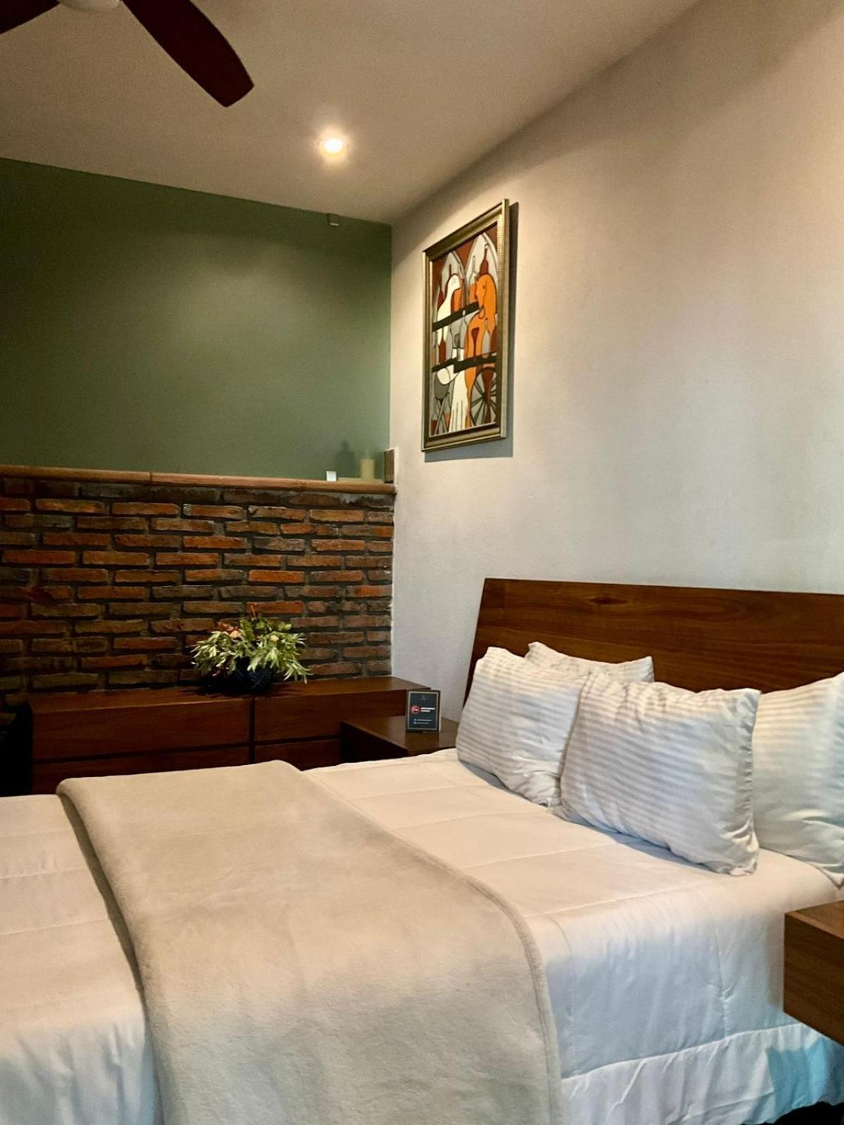 Casa Carmona 33 Hotel Queretaro Bagian luar foto